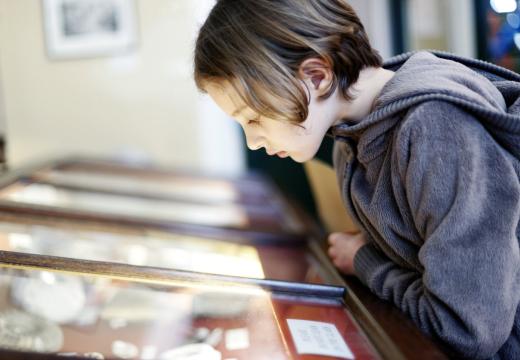 Child at gallery