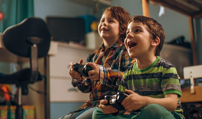 kids playing video games 